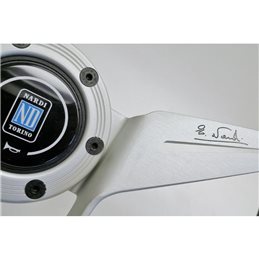 Volant Nardi Novantesimo, Cuir Noir, Branches Blanches, Ø35 cm, Bague Blanche avec Vis Apparentes