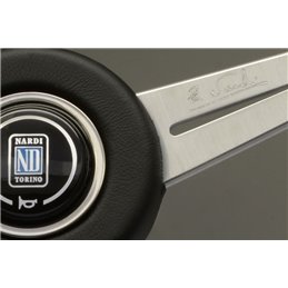 Volant Nardi Classic ND36, Cuir Noir, Branches Alu, Coutures Grises, Tulipé 40mm, Ø36 cm, Centre Noir